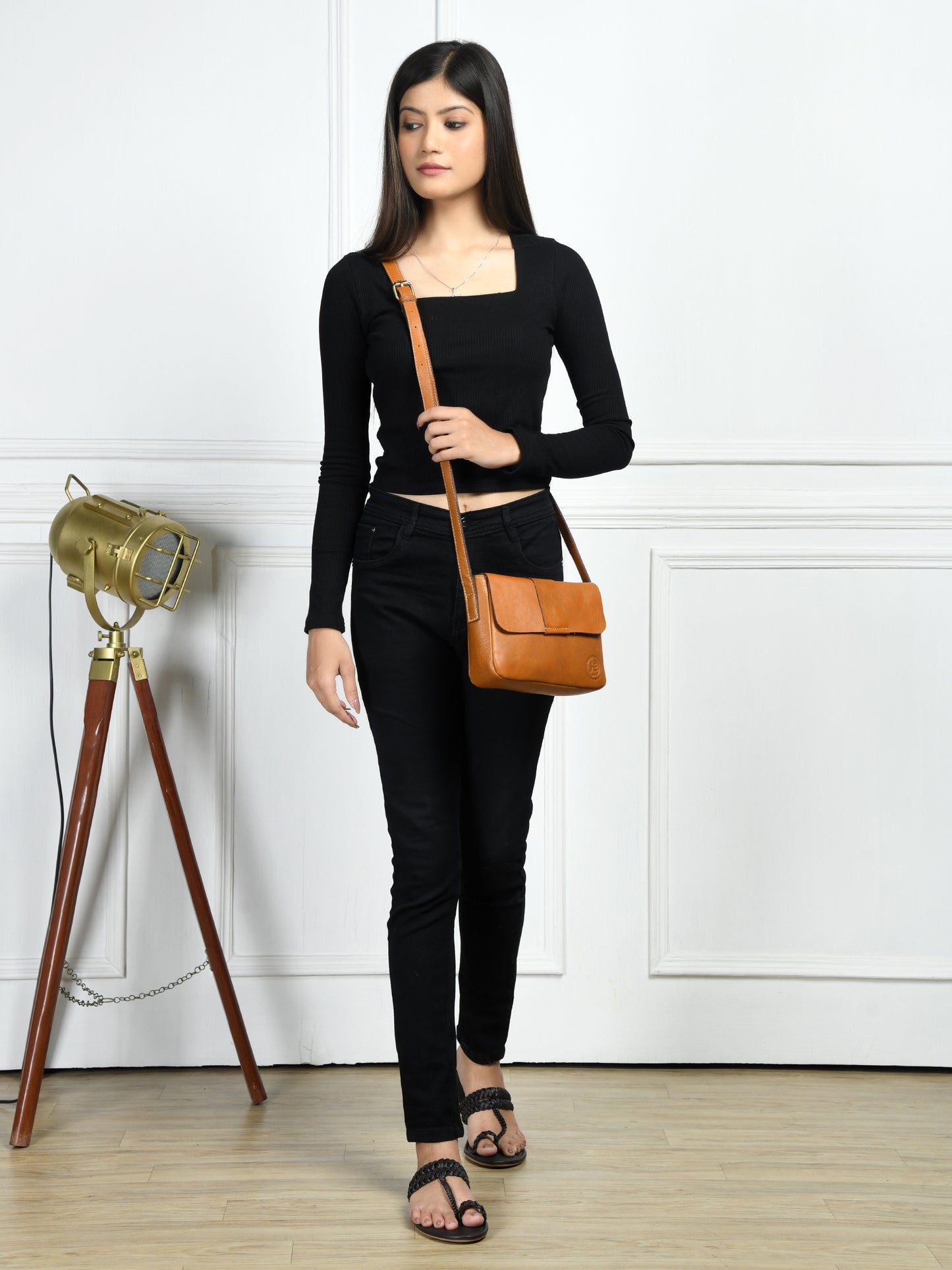 Minimalist Leather Bag for Women - Brown