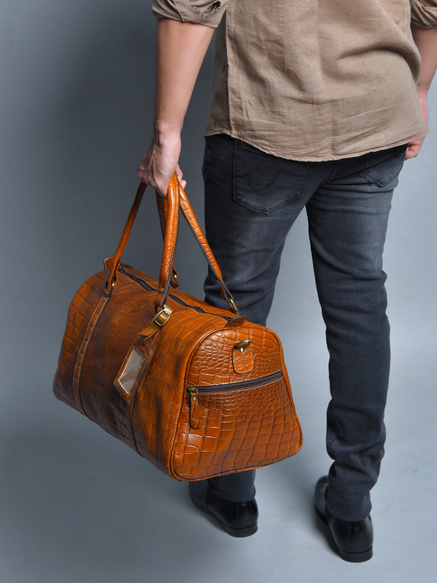 GrainGlow Traveler Duffle Bag - Brown